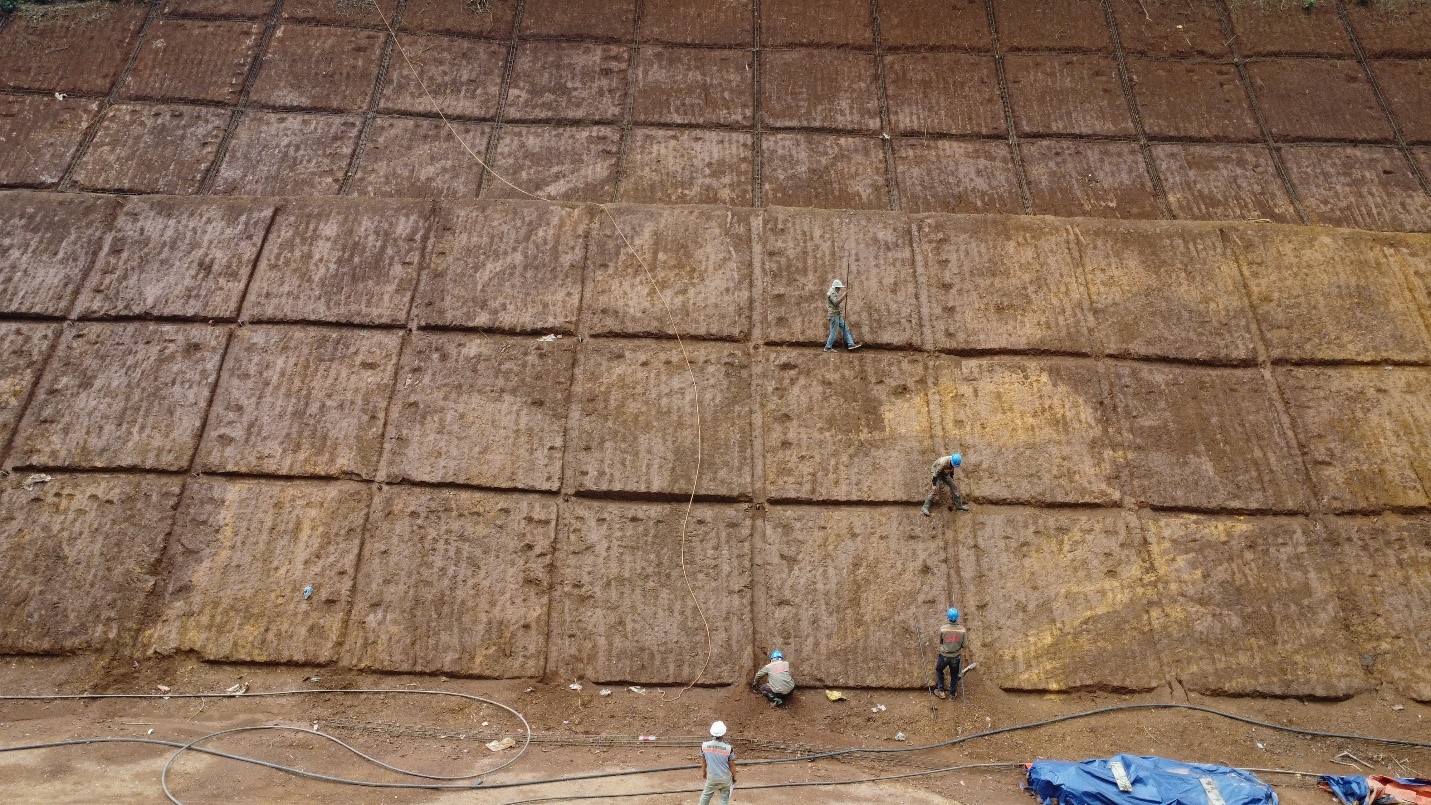 công tác định vị khoan lỗ trong thi công đinh đất