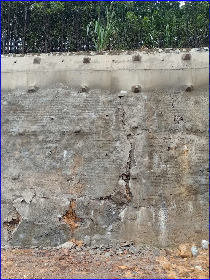 tuong-gia-co-dinh-dat-bi-hu-hong