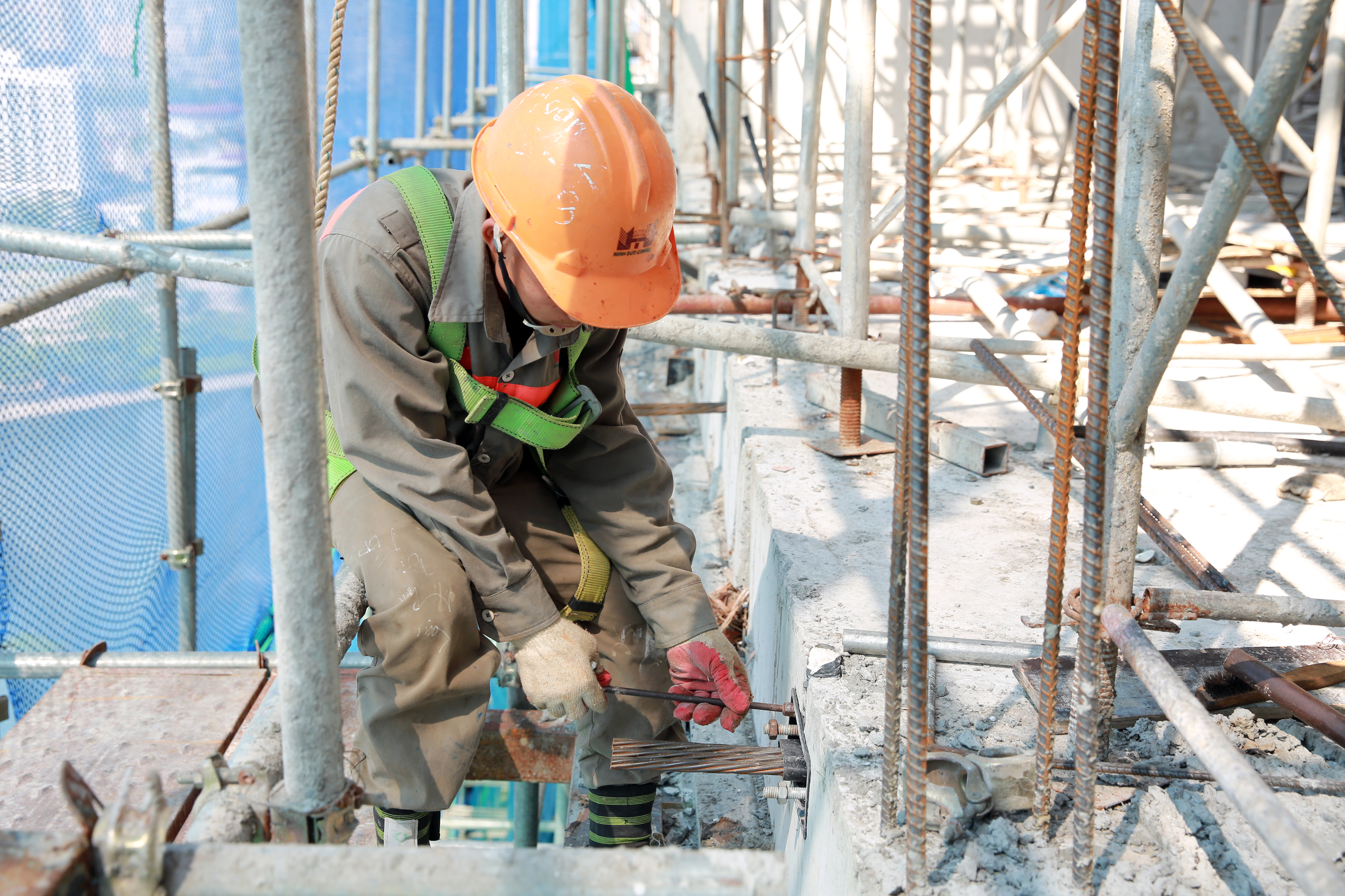 Thi công dự ứng lực có bám dính 