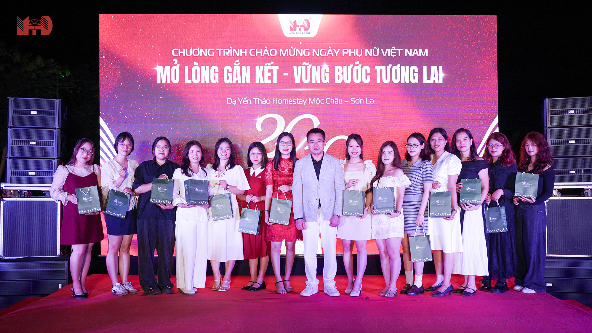 qua-tang-chi-em-ngay-phu-nu-viet-nam-minh-duc-group