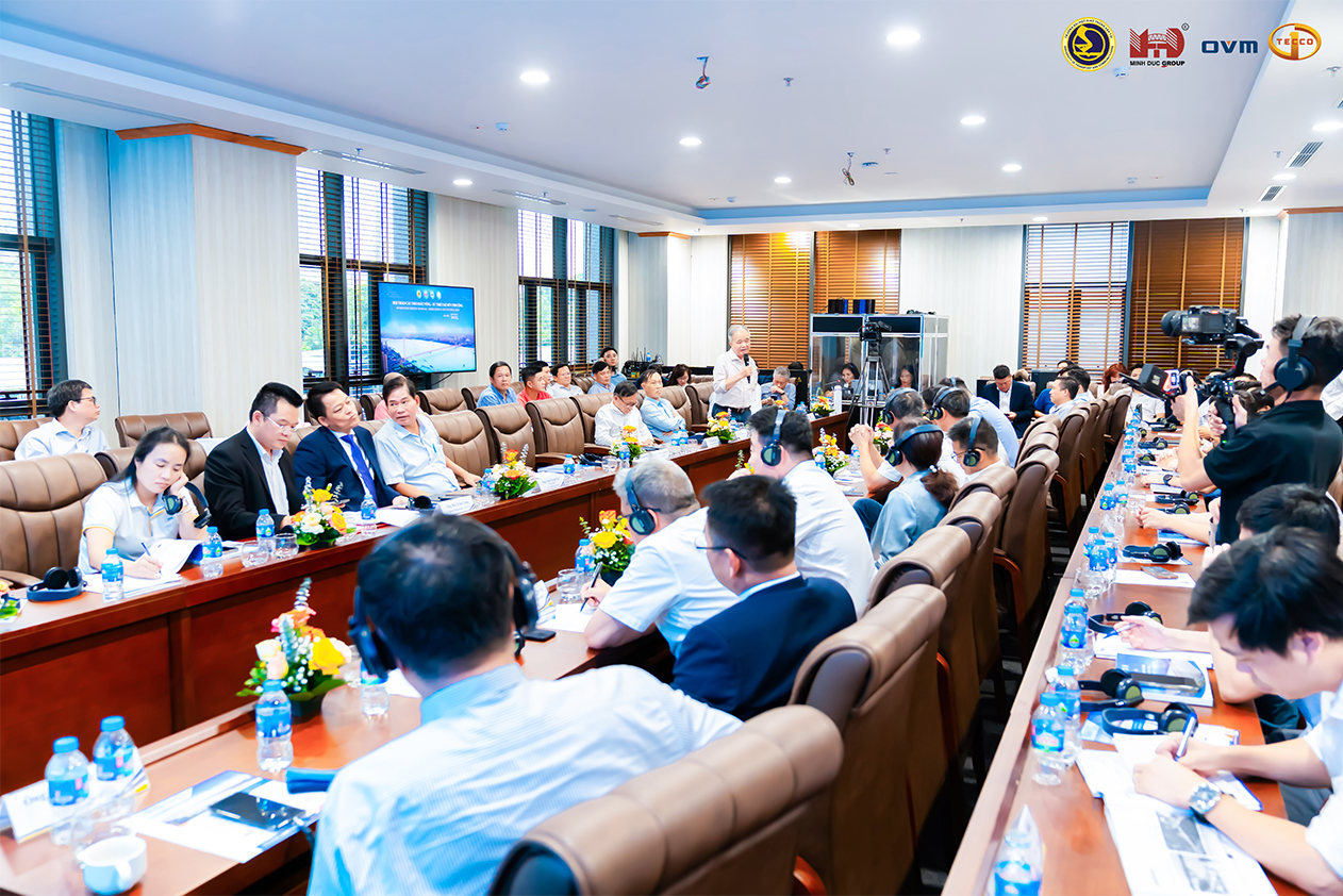 trao-doi-tai-trien-lam-hoi-thao-cau-treo-day-vong