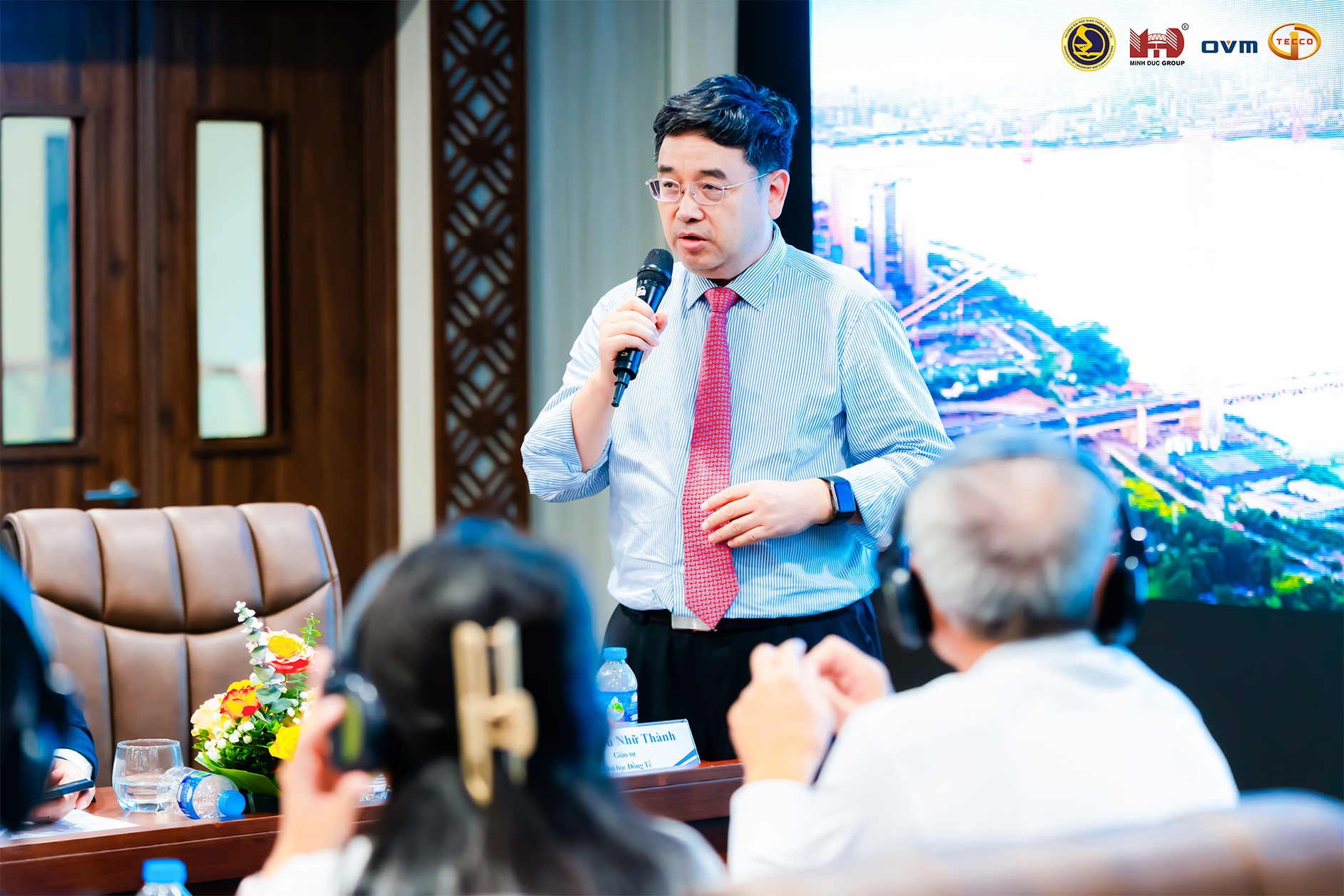 dien-gia-tham-gia-hoi-dap