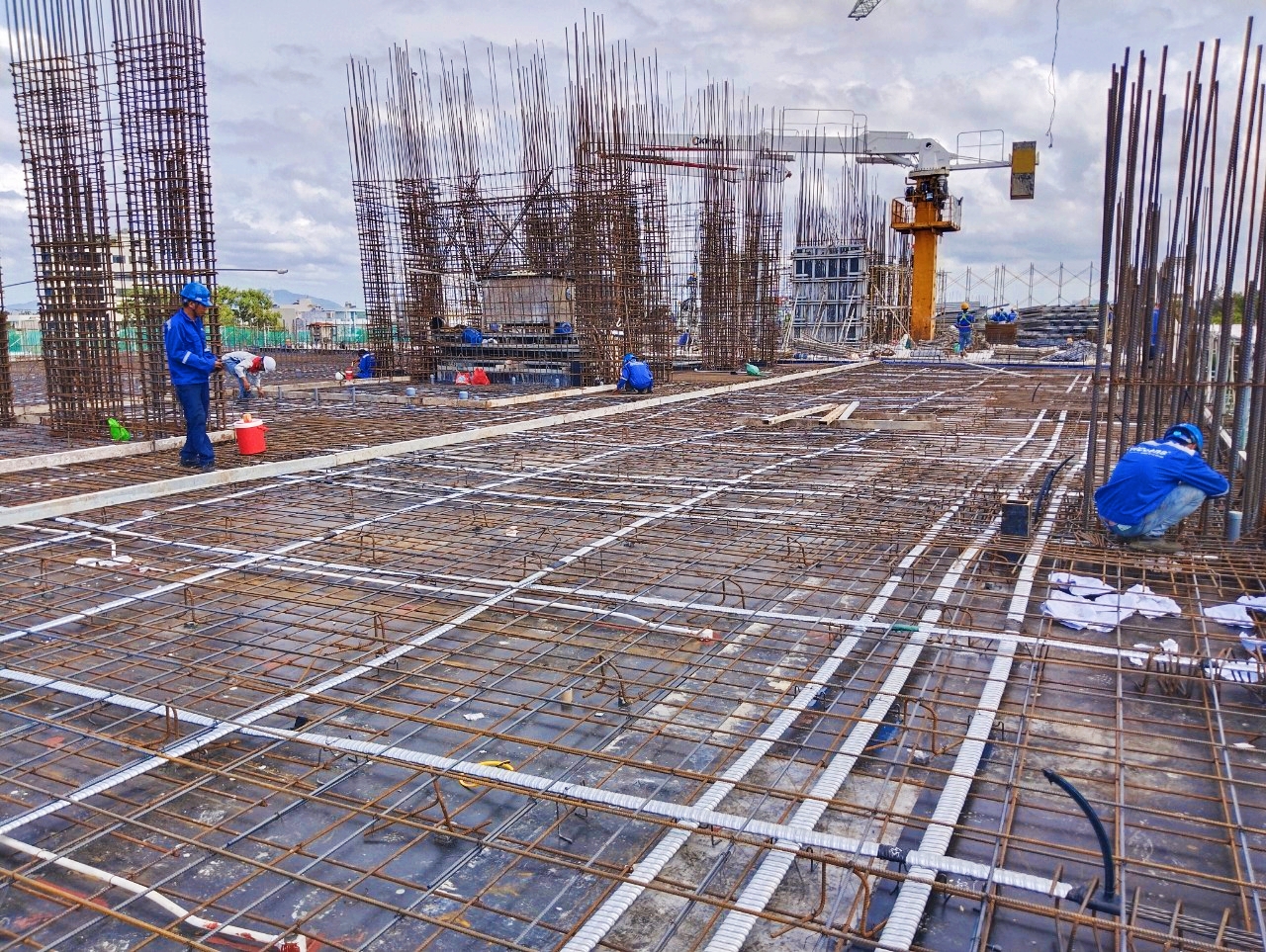 thi-cong-cap-du-ung-luc-du-an-chi-linh-center