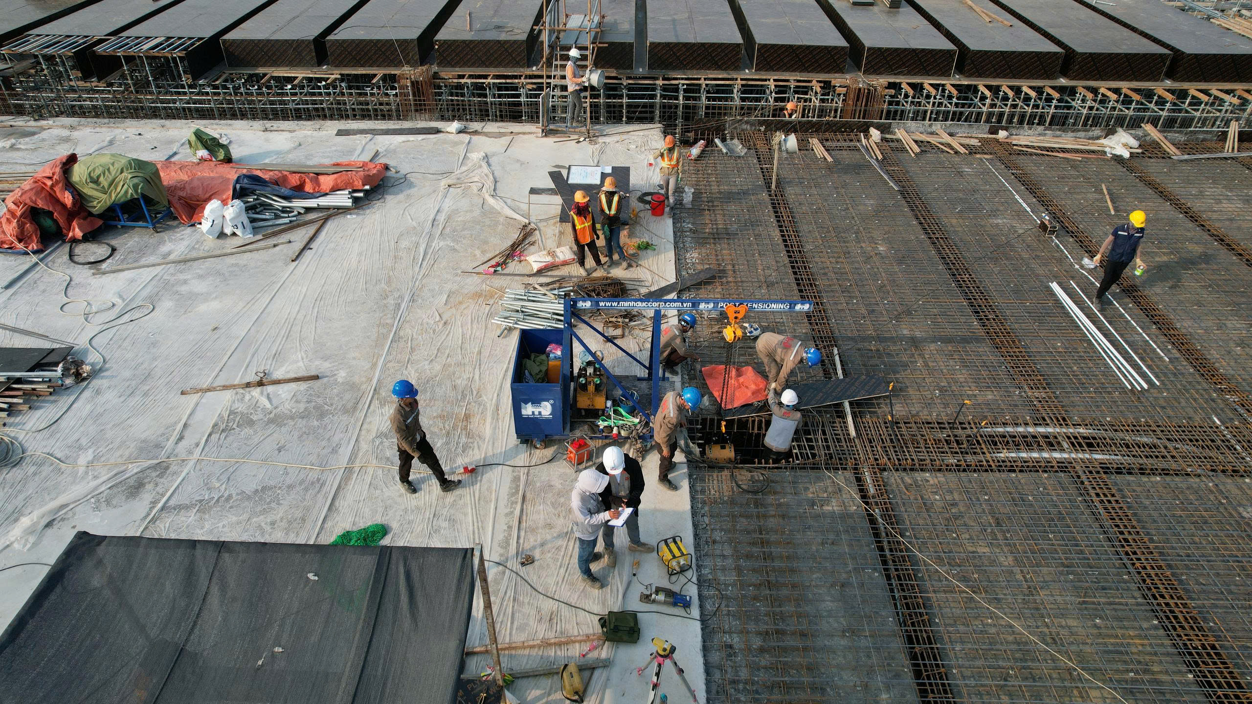 thi-cong-san-du-ung-luc