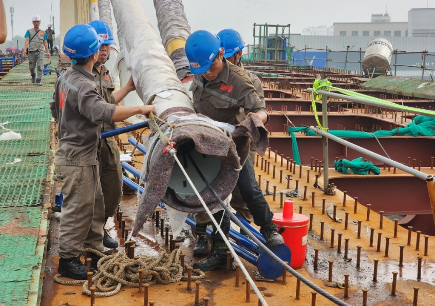 Thi công 2 ca cầu Nguyễn Tất Thành