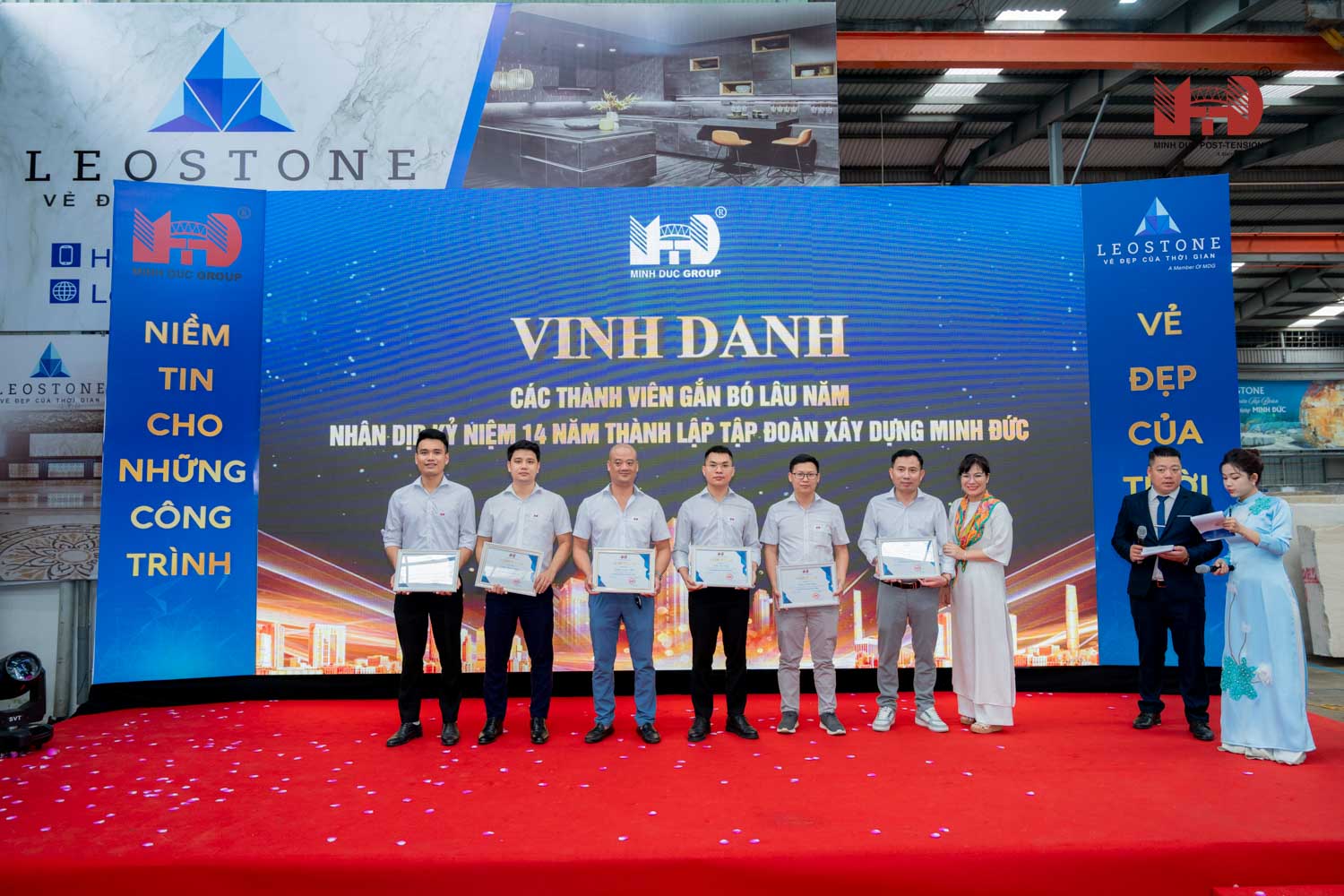vinh-danh-nhan-vien-cong-hien-5-nam