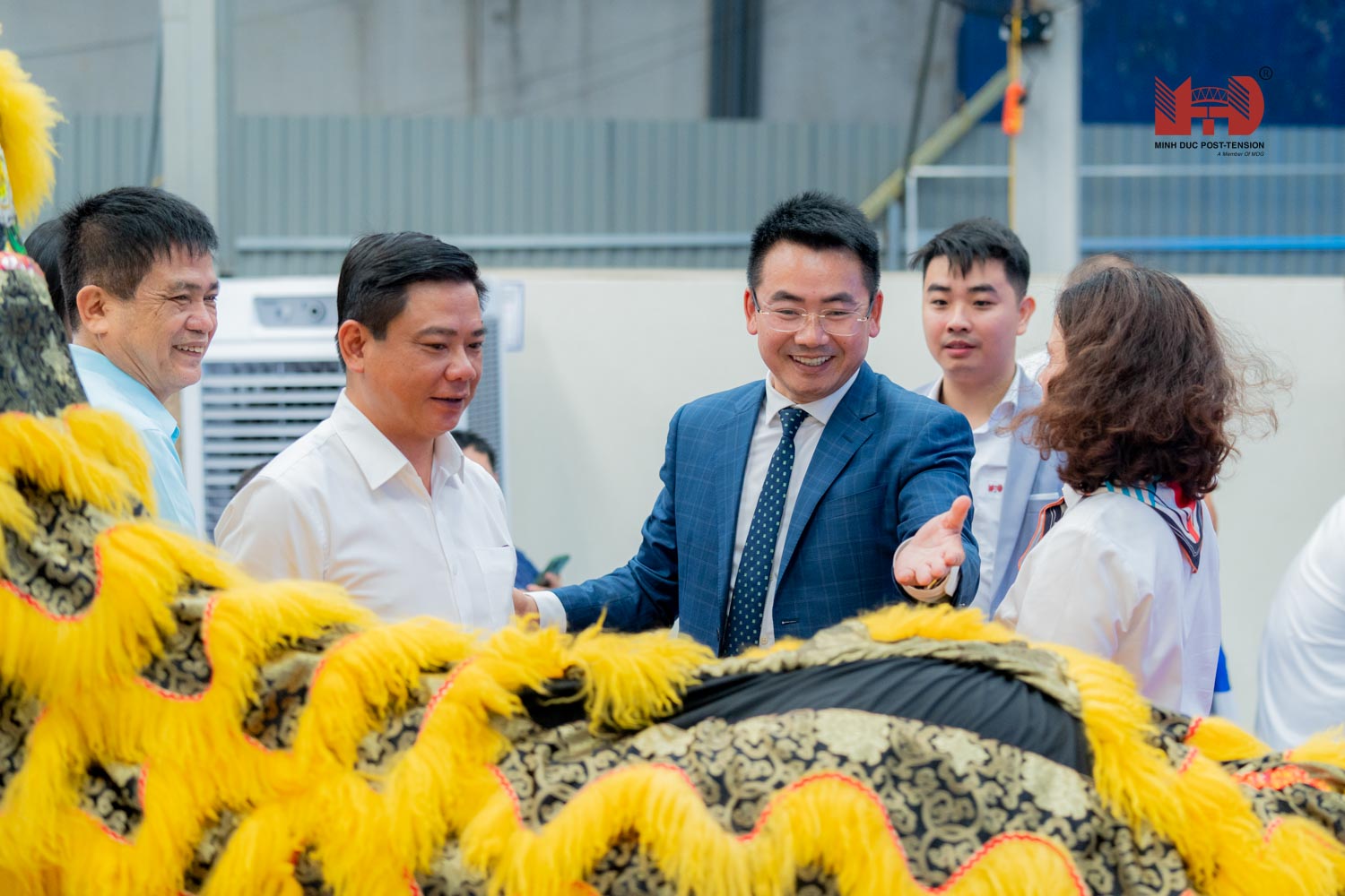 Mua-lan-khai-truong-kho-da-tu-nhien-leostone