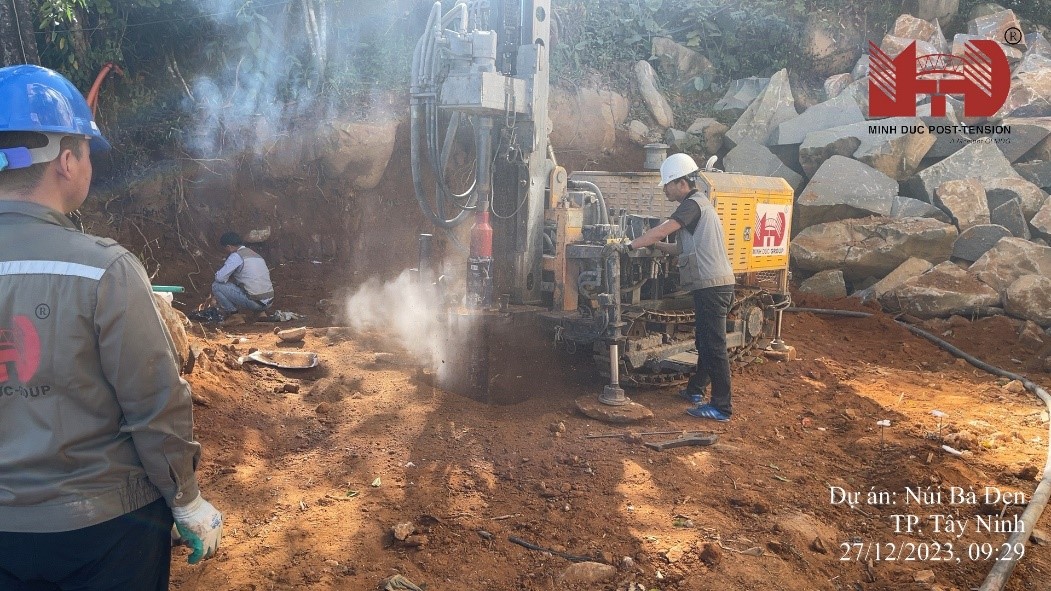 nhan-cong-tap-doan-xay-dung-minh-duc 