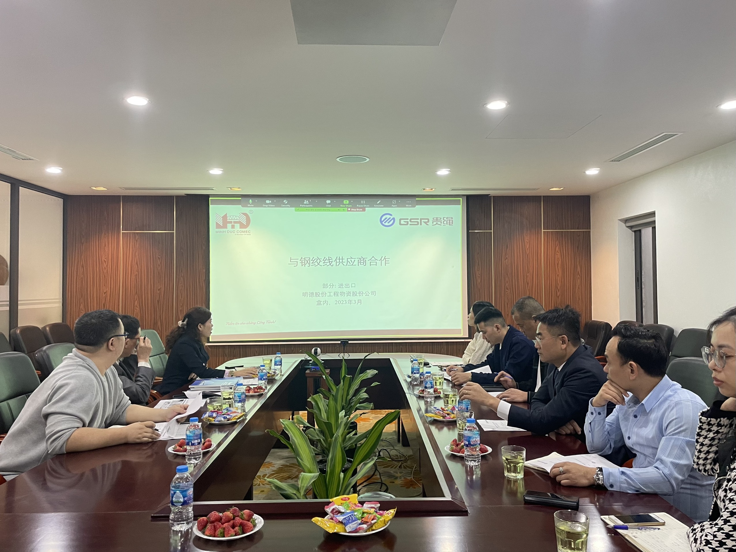 minh đức gặp gỡ dối tác