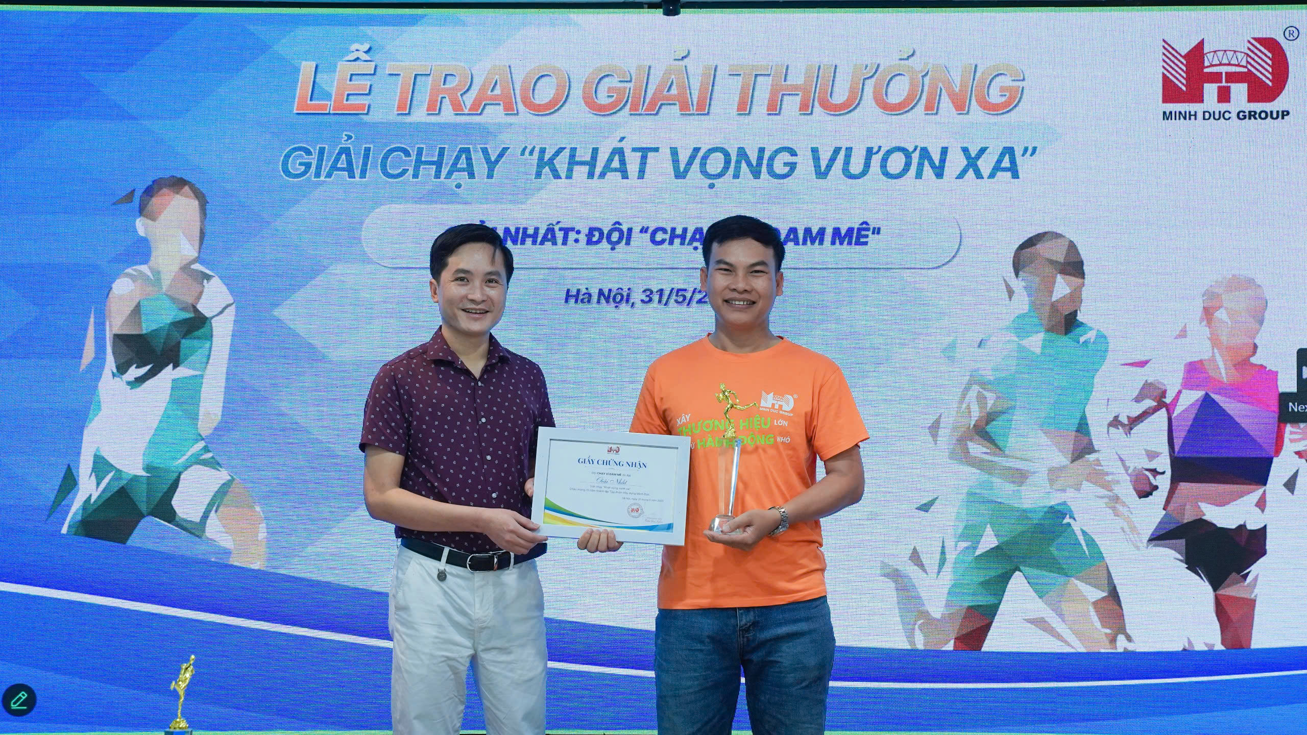 Giải nhất thuộc về đội "Chạy vì đam mê"