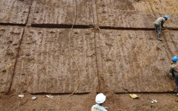 thi công đinh đất