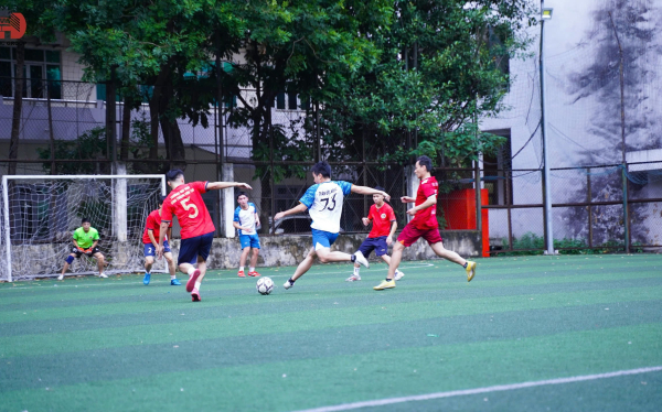 anh-giao-huu-bong-da