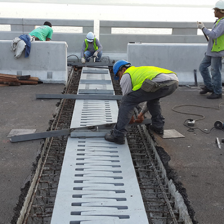 khe-co-gian-rang-luoc-thep