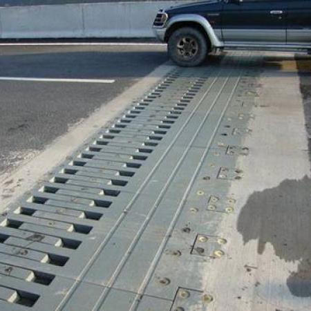 khe-co-gian-rang-luoc-thep